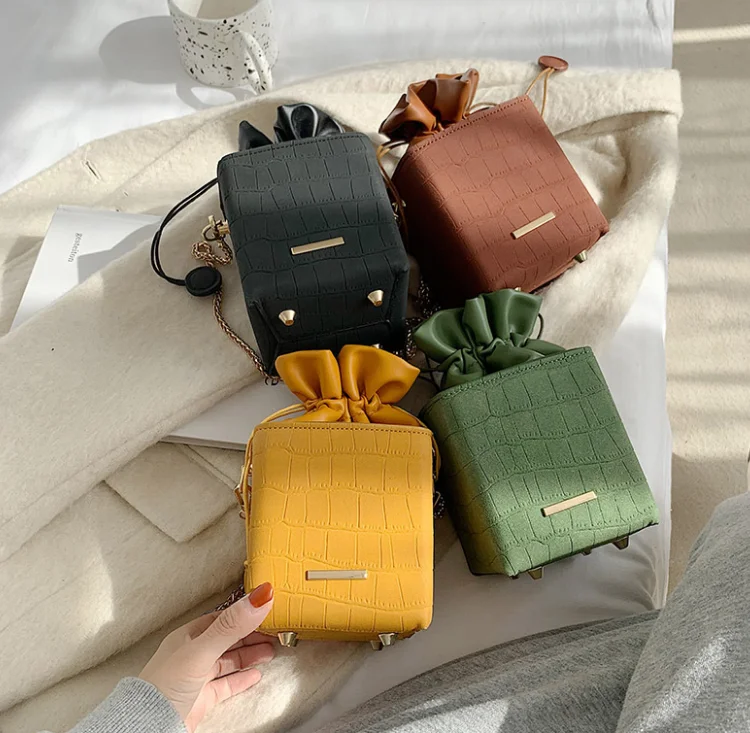 Hot Sale 2021 Drawstring Bucket bag Alligator pattern Winter Box handbags for Female Unique Crossbody purses, 4 colors
Hot Sale 2021 Drawstring Bucket bag Alligator pattern Winter Box handbags for Female Unique Crossbody purses, 4 colors