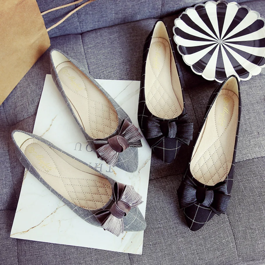 Spring and summer new bow pointed black female flat with large size work wild women casual shoes, Black gery
Spring and summer new bow pointed black female flat with large size work wild women casual shoes, Black gery