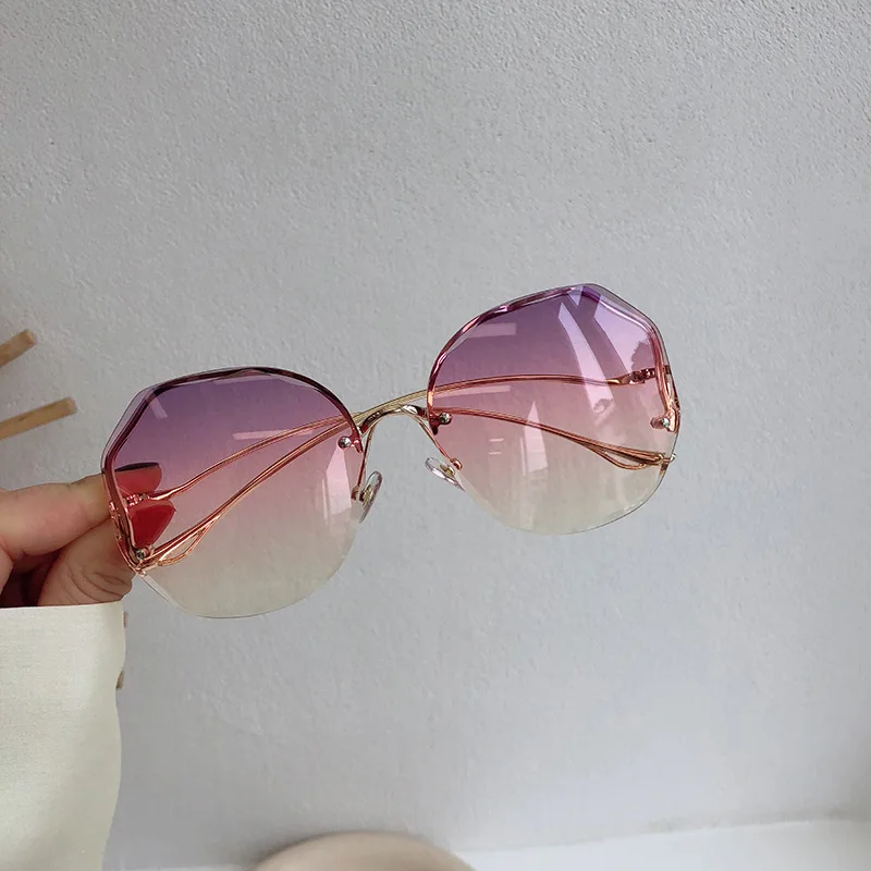 UV400 Oversized Shades Sun glasses Sunglasses Women Female Lady 2020 brand design trendy Rimless sunglasses, Custom colors
UV400 Oversized Shades Sun glasses Sunglasses Women Female Lady 2020 brand design trendy Rimless sunglasses, Custom colors