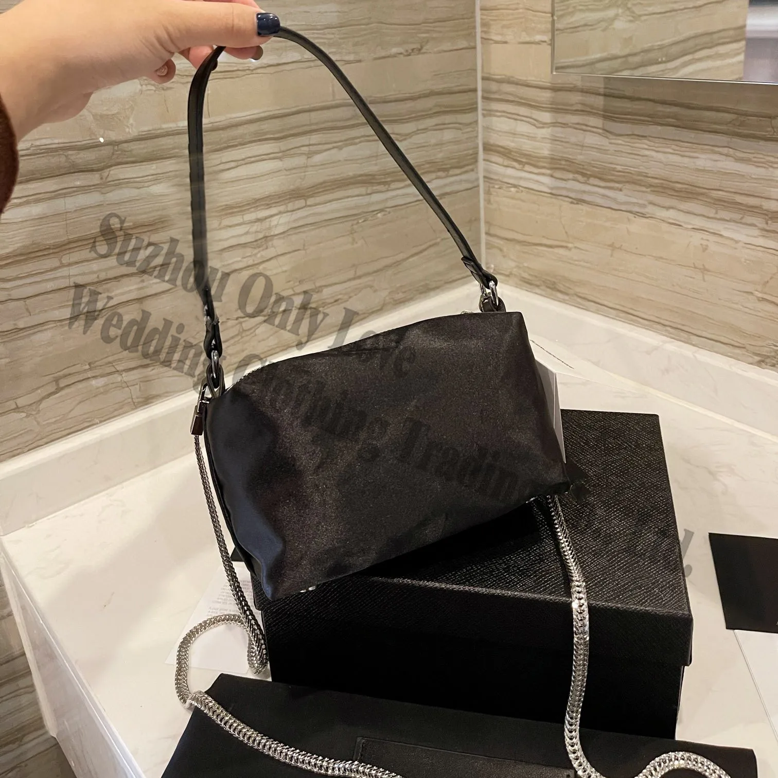 2021 New Design Ladies Women Black Chain Strap Cross body Shoulder Bag Zipper Fashion Handbags
2021 New Design Ladies Women Black Chain Strap Cross body Shoulder Bag Zipper Fashion Handbags