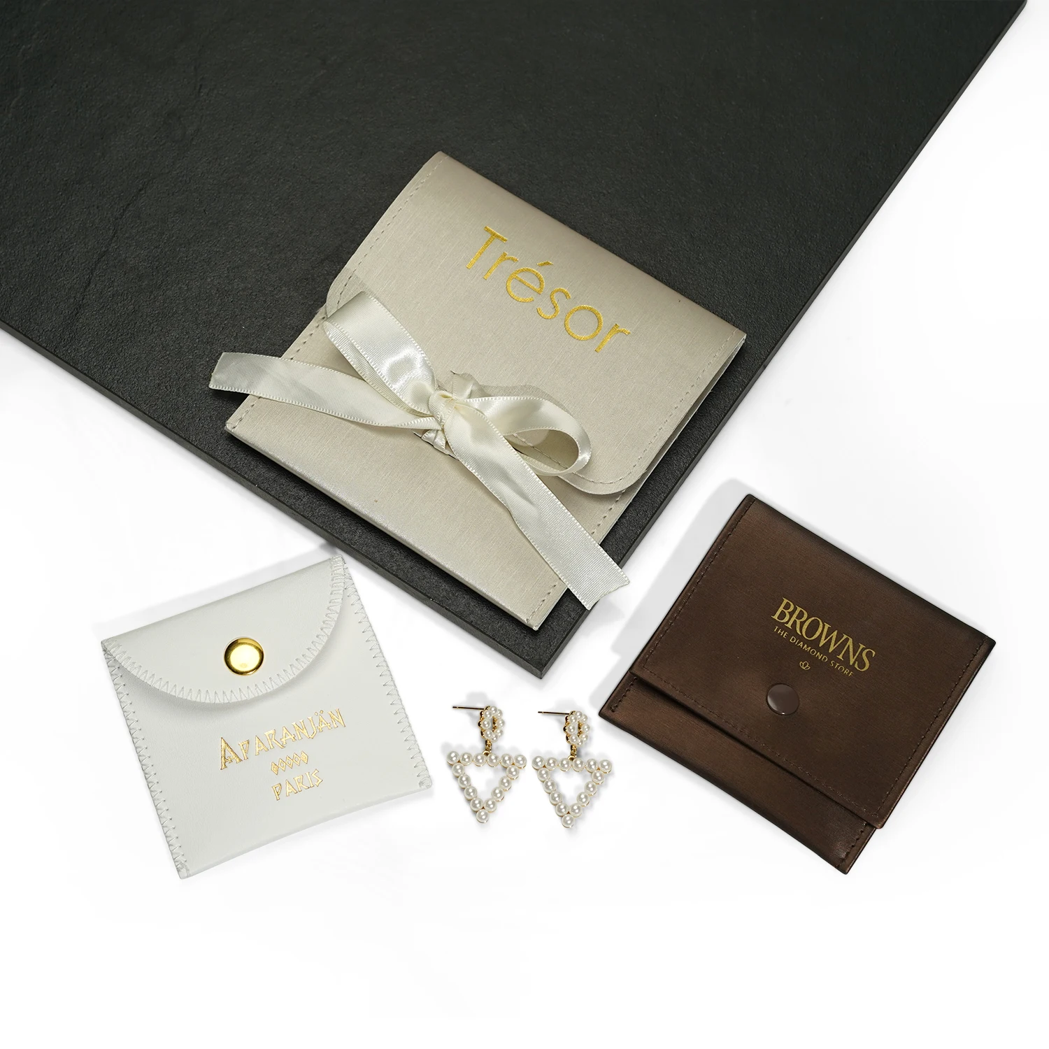 Wholesale Custom Logo Personalized PU Drawstring Jewelry Bag Leather Small Jewelry Packaging Pouch
Wholesale Custom Logo Personalized PU Drawstring Jewelry Bag Leather Small Jewelry Packaging Pouch