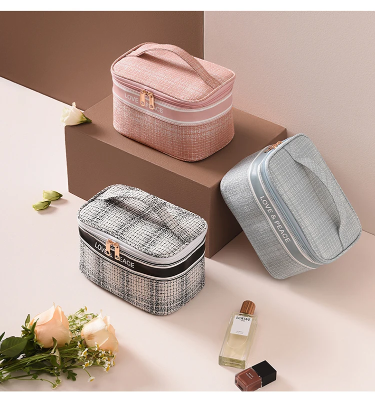 New Fashion Makeup Bag Large Capacity Portable Cosmetics Storage Waterproof Bath Bag, Customized color
New Fashion Makeup Bag Large Capacity Portable Cosmetics Storage Waterproof Bath Bag, Customized color