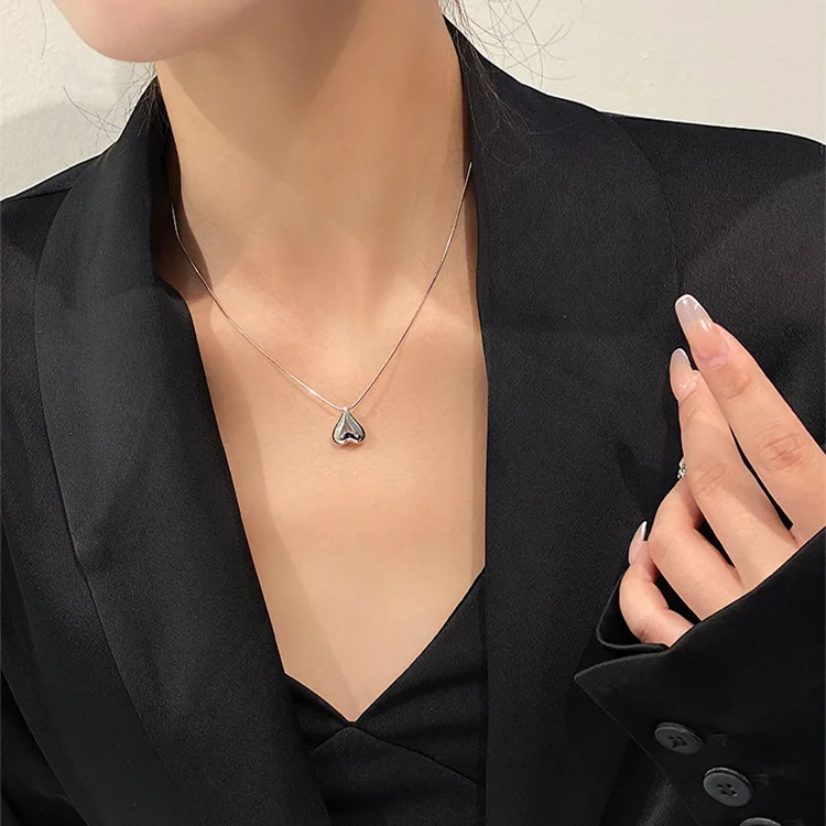 INS Simple Metal Heart Pendant Necklace Korean Real Gold Plated High Polish Love Heart Necklace For Women
INS Simple Metal Heart Pendant Necklace Korean Real Gold Plated High Polish Love Heart Necklace For Women