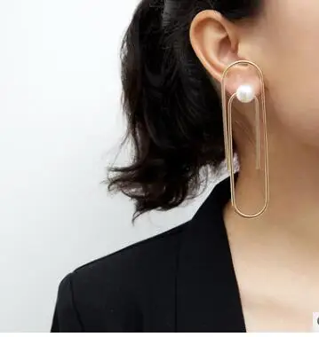 Unique Designer Paperclip Pin Stud Earrings Irregular Pearls Safety Pin Geometry Chain Earrings Women Jewelry
Unique Designer Paperclip Pin Stud Earrings Irregular Pearls Safety Pin Geometry Chain Earrings Women Jewelry