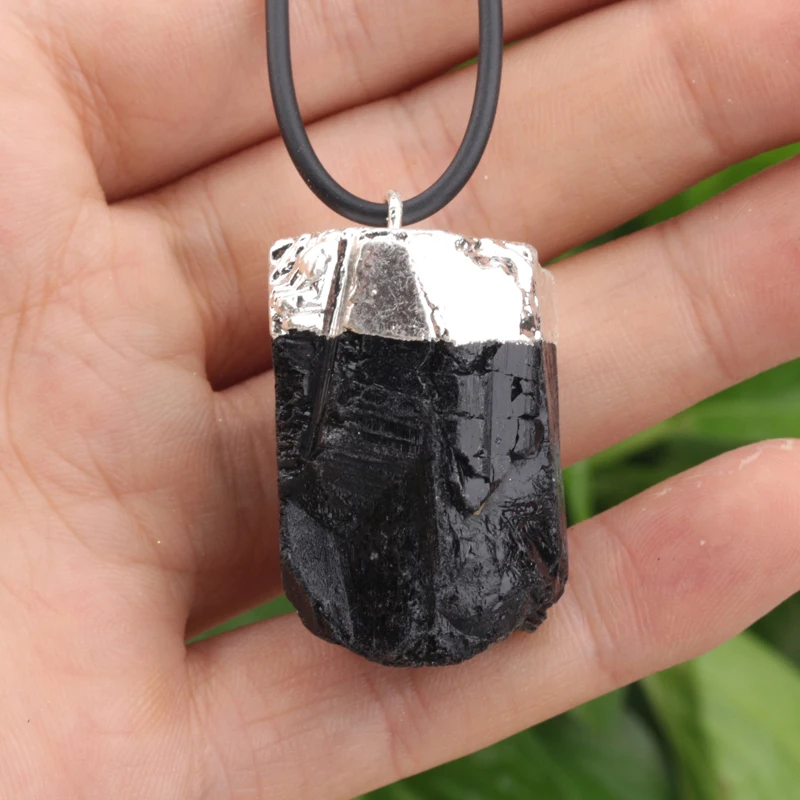 Wholesale natural high quality small raw stone silver-plated black tourmaline pendants.
Wholesale natural high quality small raw stone silver-plated black tourmaline pendants.