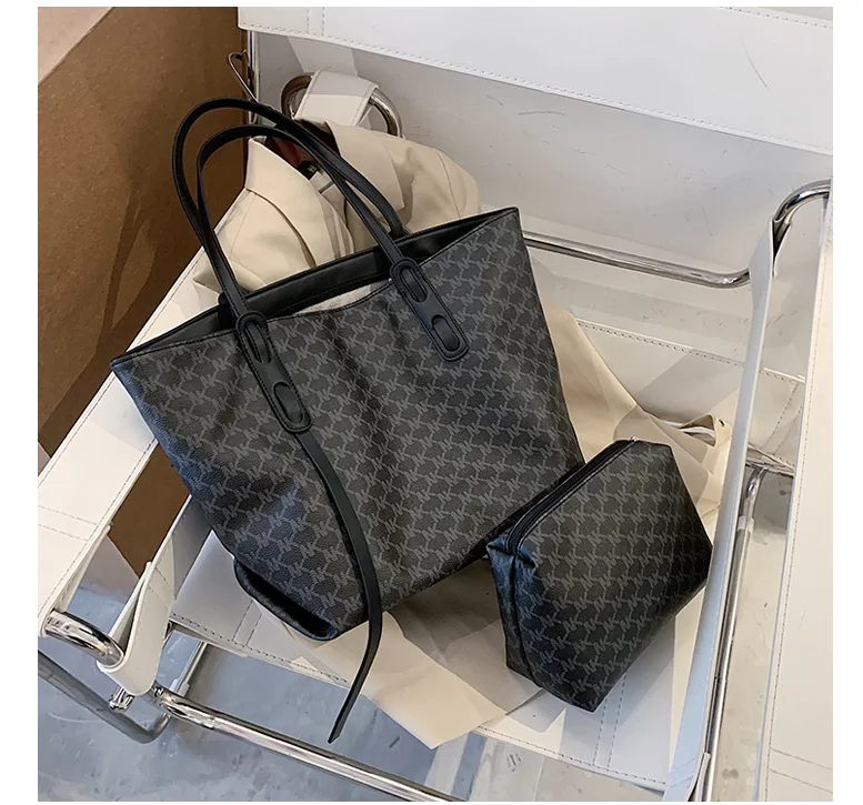 Wholesale Fashion Messenger Bag Large Capacity Women Bags Classic Retro Woven Girl Crossbody Bag Support Customization Logo 
Wholesale Fashion Messenger Bag Large Capacity Women Bags Classic Retro Woven Girl Crossbody Bag Support Customization Logo