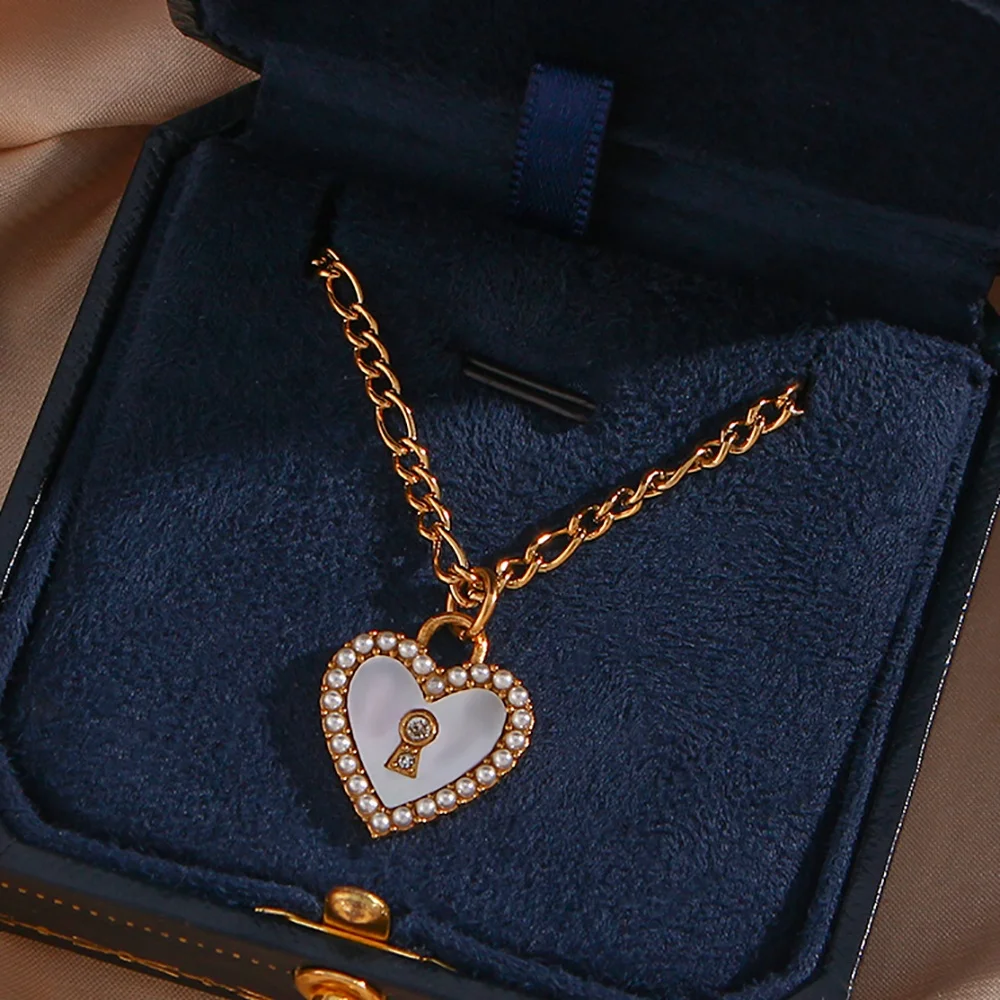 Elegant Fresh Water Pearl Heart Necklace Non Tarnish Stainless Steel Figaro Chain Shell Pendant Necklace
Elegant Fresh Water Pearl Heart Necklace Non Tarnish Stainless Steel Figaro Chain Shell Pendant Necklace