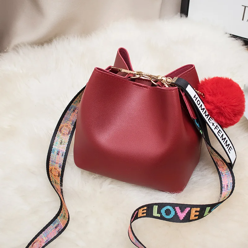 Women Fashion PU Bucket Bag Ladies Leather Shoulder Bags Handbags Shoulder Bucket Bag With Fur Ball Accessories
Women Fashion PU Bucket Bag Ladies Leather Shoulder Bags Handbags Shoulder Bucket Bag With Fur Ball Accessories