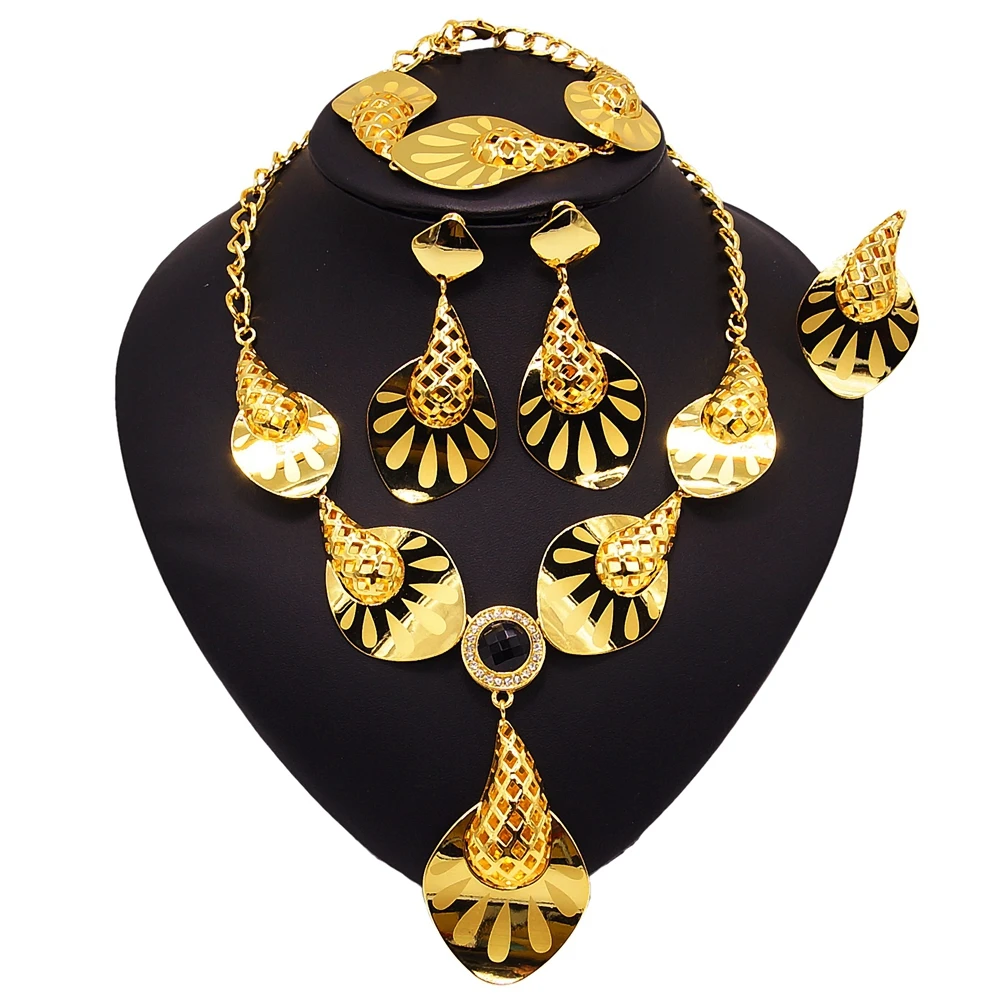 24k high quality trendy baroque style gold plated jewelry set fashionable ladies jewelry set glowing necklace
24k high quality trendy baroque style gold plated jewelry set fashionable ladies jewelry set glowing necklace
