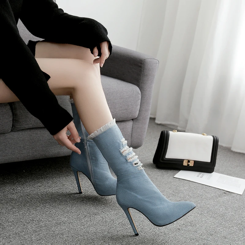 DEleventh Shoes Woman New Style Shoes Blue Versatile Denim Heels Boots Pointy Toe Stiletto High Heels Shoes In Stock Wholesale
DEleventh Shoes Woman New Style Shoes Blue Versatile Denim Heels Boots Pointy Toe Stiletto High Heels Shoes In Stock Wholesale