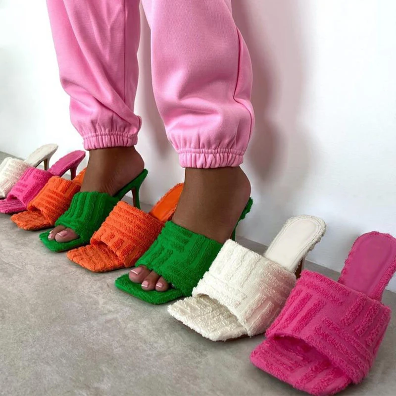2022 European and American popular irregular pattern towel sandals square head thin heel ultra-high heel Muller shoes
2022 European and American popular irregular pattern towel sandals square head thin heel ultra-high heel Muller shoes