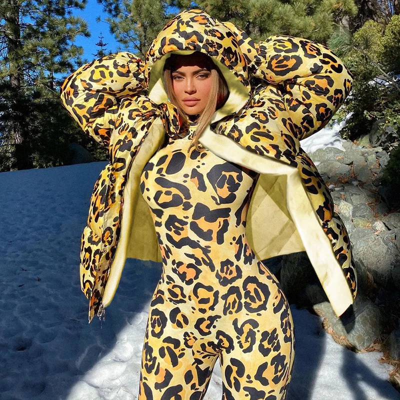 N2347 2020 Fall Women Sexy Yellow Leopard Hooded bandage Puffer Bubble Coat Two Pieces Leopard Jumpsuits Cheetah Rompers
N2347 2020 Fall Women Sexy Yellow Leopard Hooded bandage Puffer Bubble Coat Two Pieces Leopard Jumpsuits Cheetah Rompers