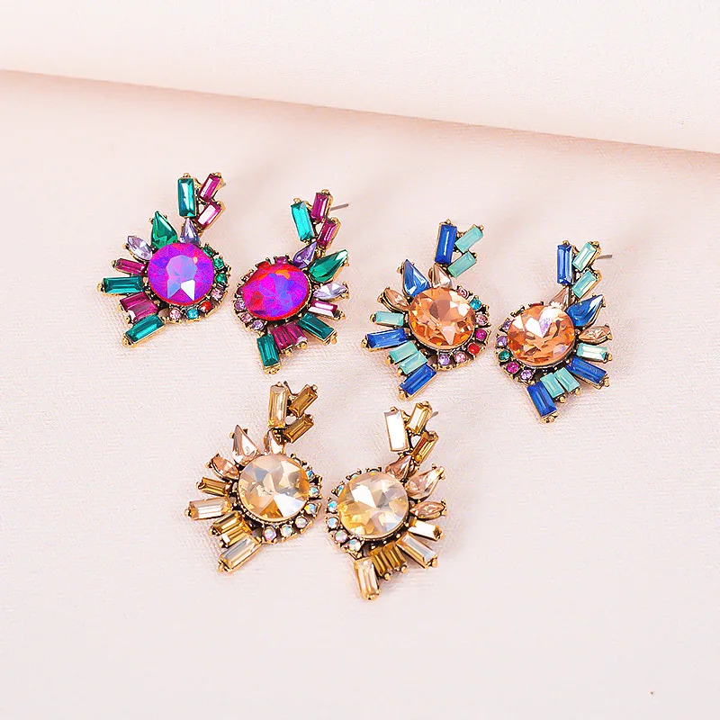 High quality fashion creative colorful geometric irregular crystal rhinestone pendant earrings for women, Alloy&crystal&rhinestone
High quality fashion creative colorful geometric irregular crystal rhinestone pendant earrings for women, Alloy&crystal&rhinestone