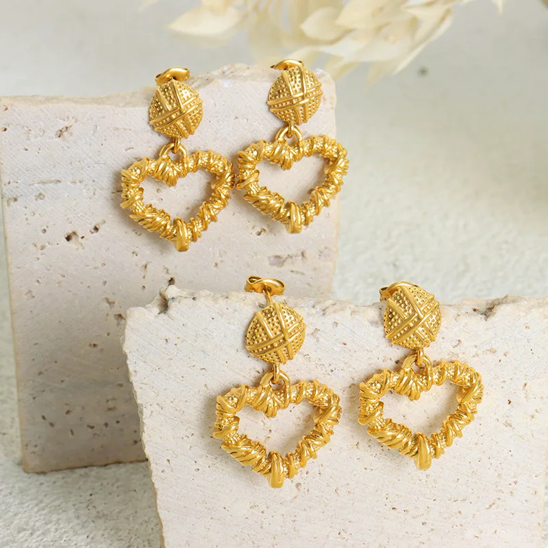 Exaggerated Lines Hollowed Heart Earring Rotating Pattern Gold Hollowed Line Love Stud Earring
Exaggerated Lines Hollowed Heart Earring Rotating Pattern Gold Hollowed Line Love Stud Earring