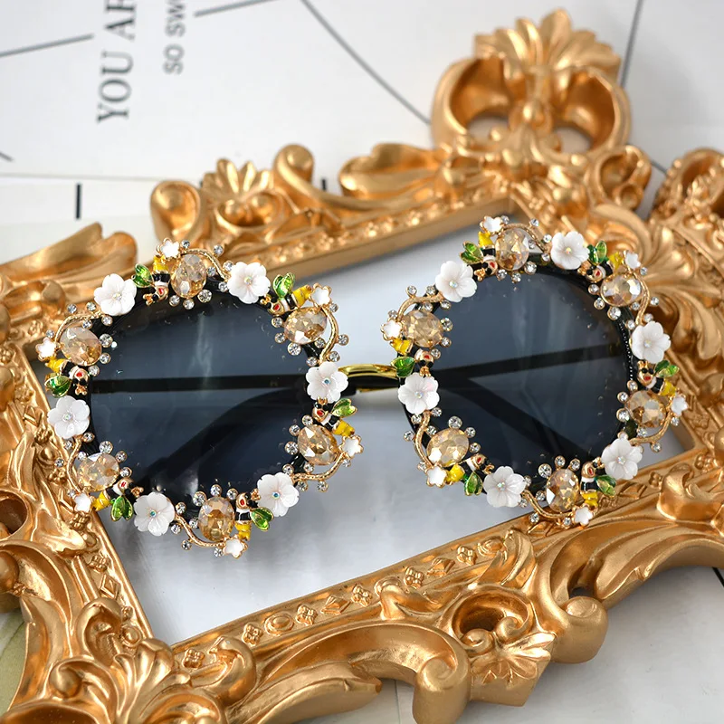 YTS001 wholesale custom European and American retro Rhinestone Flower sunglass custom luxury designer sunglasses authentic 2020, 4colors
YTS001 wholesale custom European and American retro Rhinestone Flower sunglass custom luxury designer sunglasses authentic 2020, 4colors