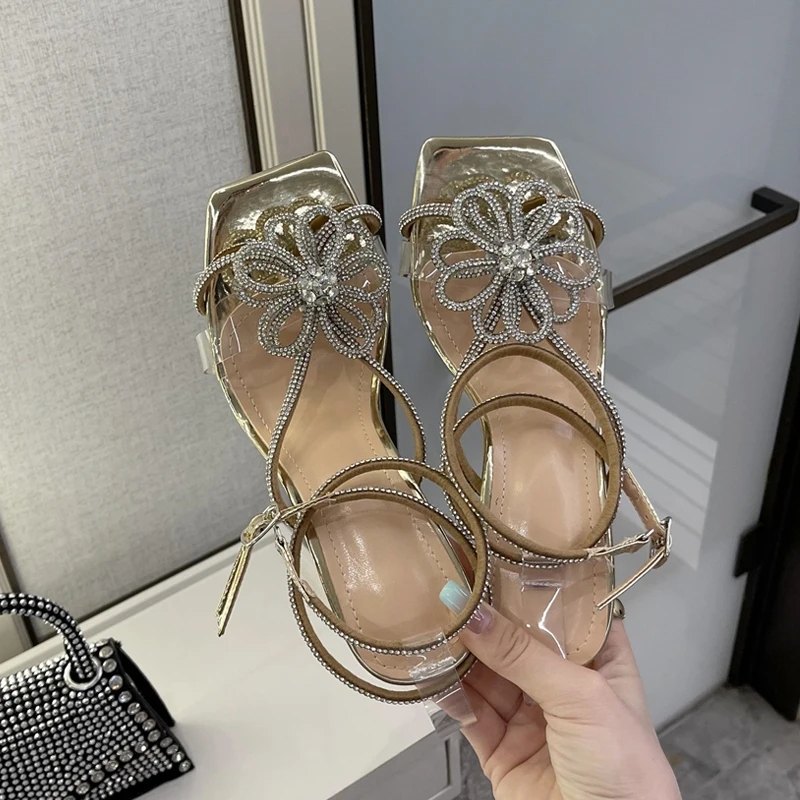 New Style PVC Transparent Bling Crystal Rhinestone Flowers Summer Elegant Buckle Strap Wedding Party Ladies Sandals Shoe
New Style PVC Transparent Bling Crystal Rhinestone Flowers Summer Elegant Buckle Strap Wedding Party Ladies Sandals Shoe