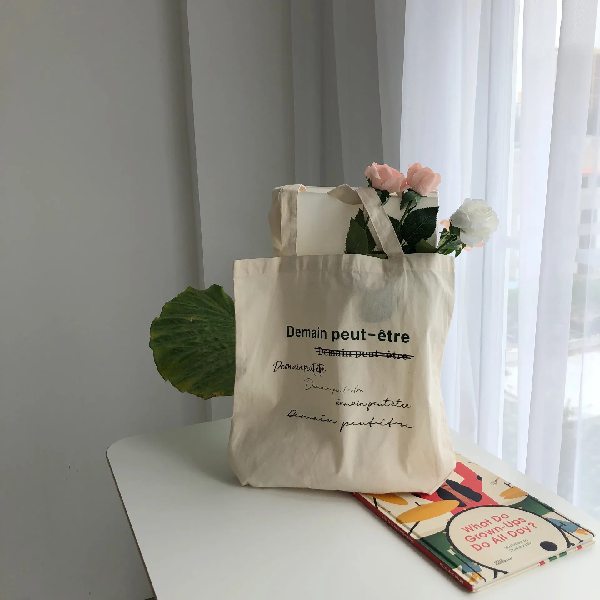 2021 Summer Niche Customized Single Shoulder Ladies Student Carrying Canvas Bag Wholesale Shopping Bags, Customized color
2021 Summer Niche Customized Single Shoulder Ladies Student Carrying Canvas Bag Wholesale Shopping Bags, Customized color