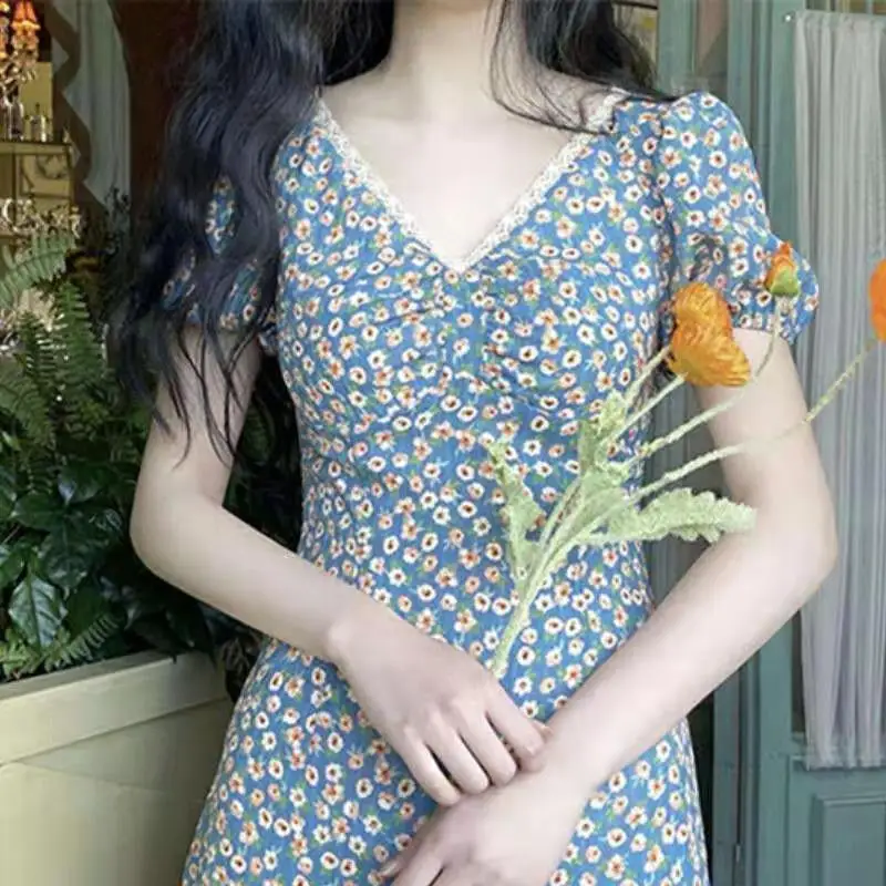 French 2021 summer new floral dress female student long skirt large size loose V-neck waist thin A-line skirt summer dresses wom
French 2021 summer new floral dress female student long skirt large size loose V-neck waist thin A-line skirt summer dresses wom