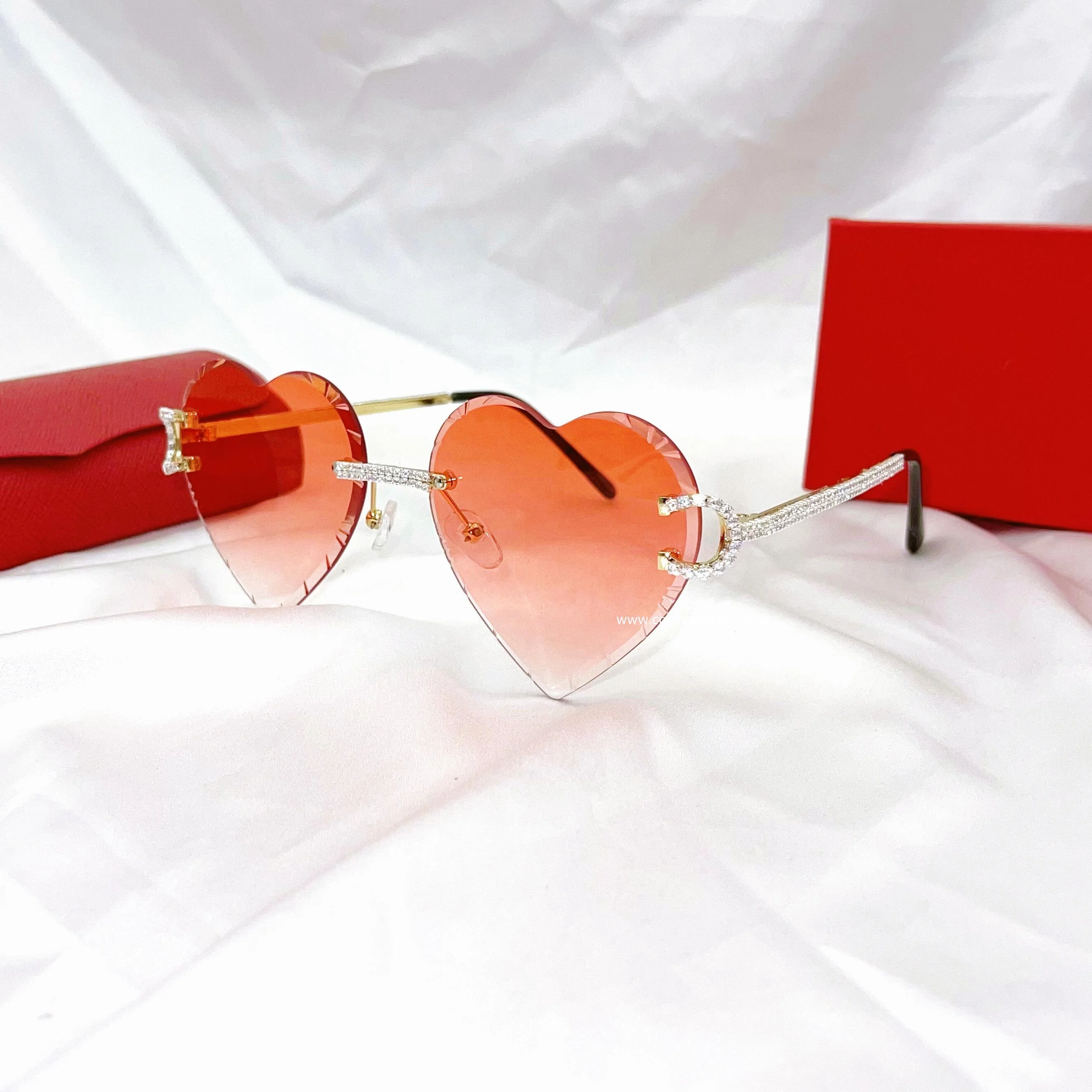 2023 New Sunglasses for uniset doamonds Fashion Trend Sunglasses Metal Gradient Color Glasses Wholesale heart cut sunglasses
2023 New Sunglasses for uniset doamonds Fashion Trend Sunglasses Metal Gradient Color Glasses Wholesale heart cut sunglasses