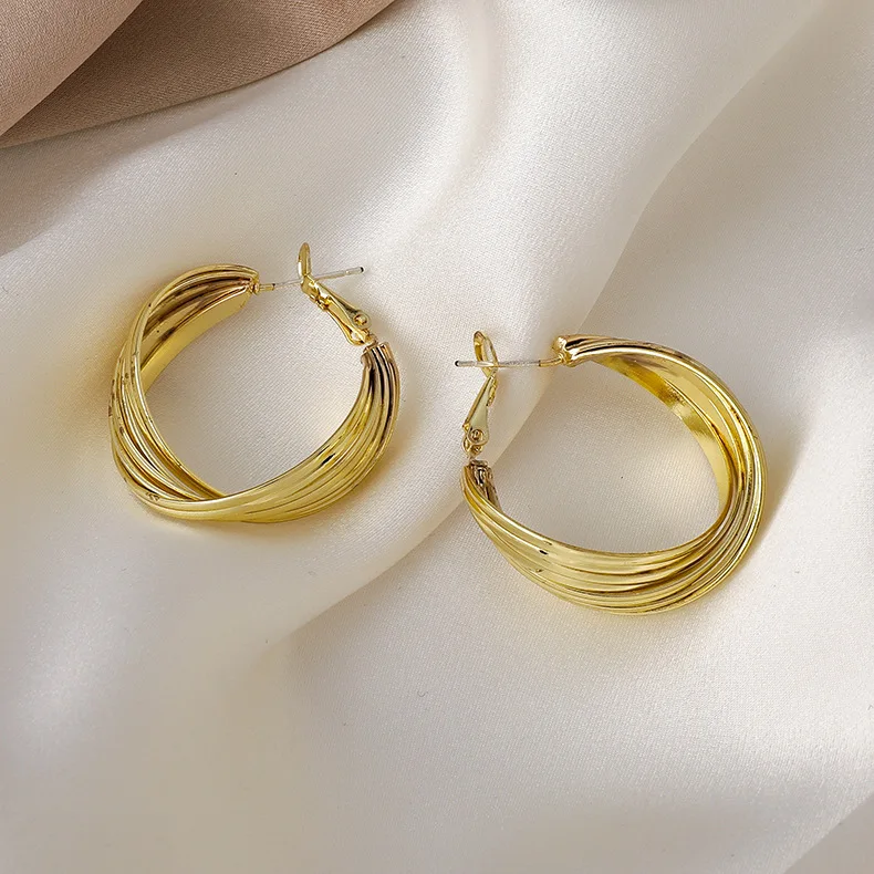 Fashion Ring Multi-layer Winding Gold Small Gold-plated Round Silver Needle Earrings
Fashion Ring Multi-layer Winding Gold Small Gold-plated Round Silver Needle Earrings
