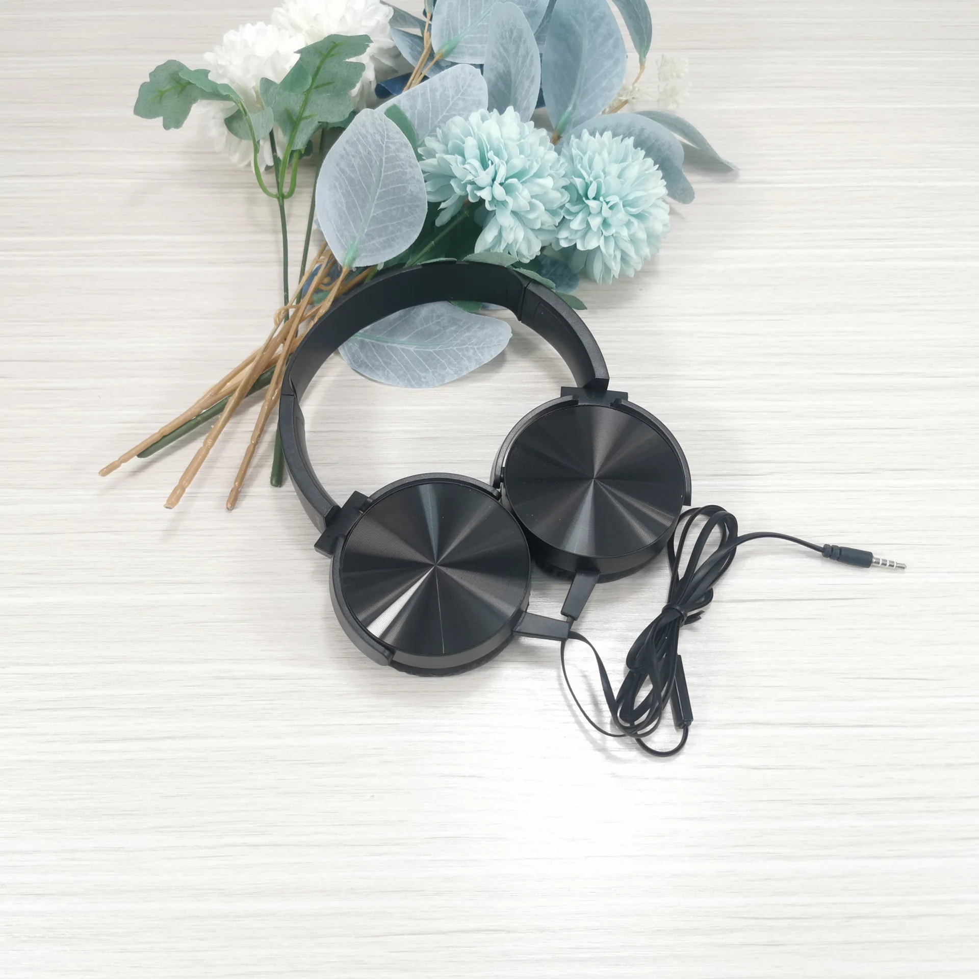 gaming headset rgb Subwoofer wired microphone headset gaming Mobile computer gaming headset, Black color 
gaming headset rgb Subwoofer wired microphone headset gaming Mobile computer gaming headset, Black color