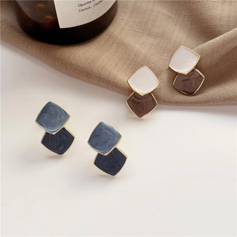 Korean temperament simple stitching contrast color earrings sweet girl personality earrings ear clips for women, Blue/brown
Korean temperament simple stitching contrast color earrings sweet girl personality earrings ear clips for women, Blue/brown