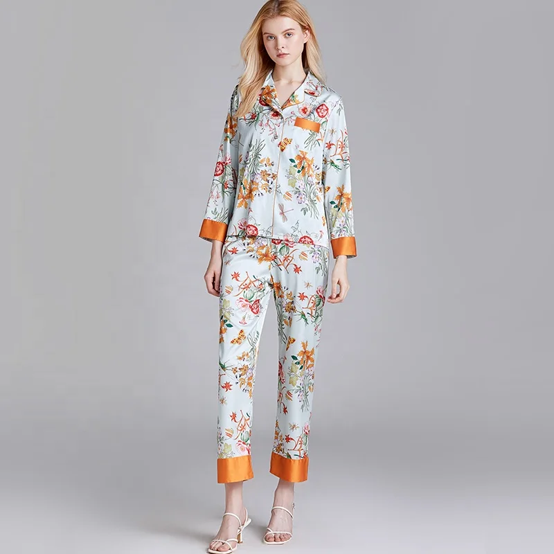 2020 NEW womens Pajamas Set summer FLOWER Satin Pajamas Button-Down Silk long sleeve Pajama Sleepwear
2020 NEW womens Pajamas Set summer FLOWER Satin Pajamas Button-Down Silk long sleeve Pajama Sleepwear