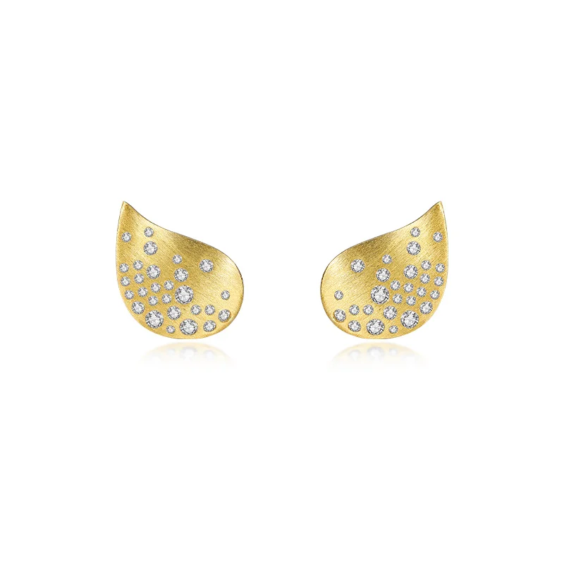 Elegant Luxury 925 Sterling Silver 18K Gold Plated Water Drop Piece Shape Cubic Zirconia Pave Stud Earrings
Elegant Luxury 925 Sterling Silver 18K Gold Plated Water Drop Piece Shape Cubic Zirconia Pave Stud Earrings