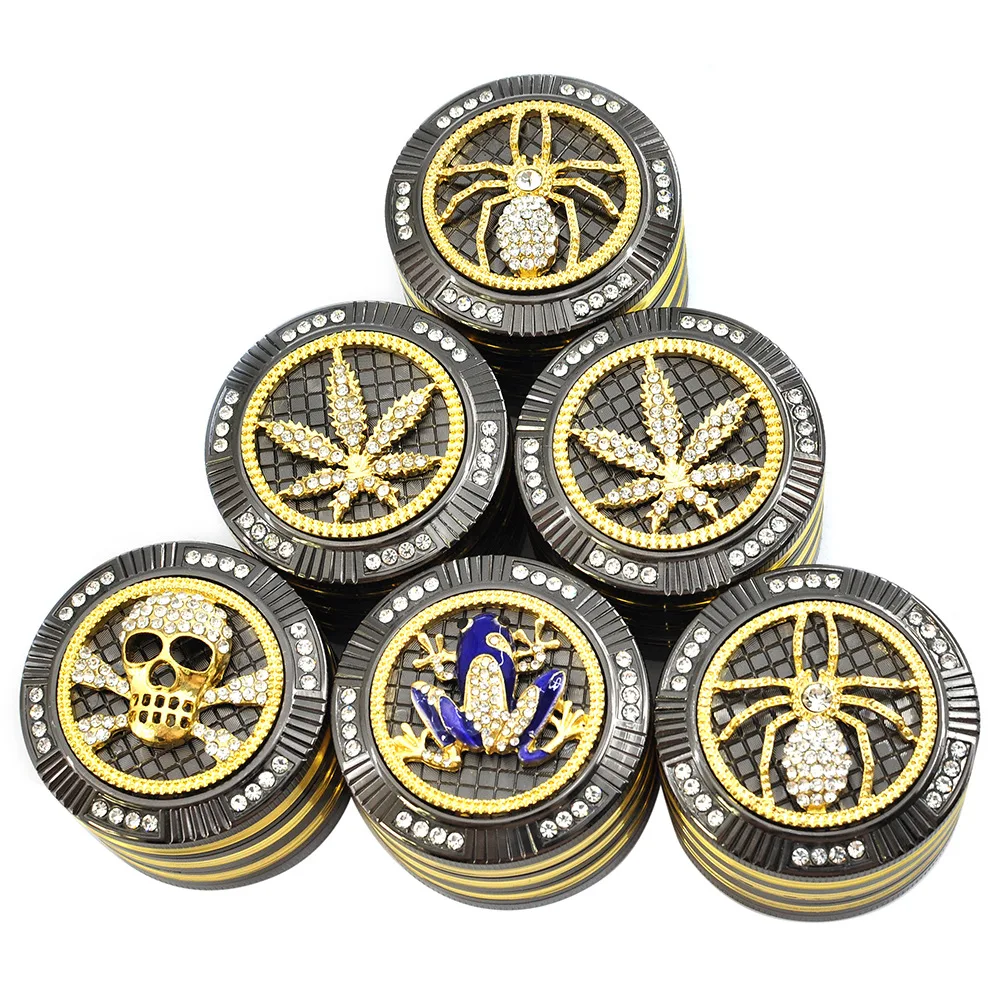 

Custom  Tobacco Smoking Grinder Accessories Engraved Pattern Zinc Alloy Grinder Portable For Herb 4 Part, Black with gold