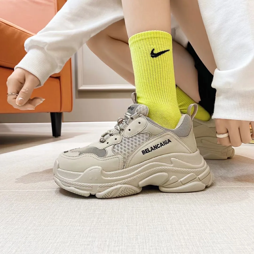 Fashion trend balencia new style lace up color matching round toe thick bottom low cut causal sports walking shoes women
Fashion trend balencia new style lace up color matching round toe thick bottom low cut causal sports walking shoes women