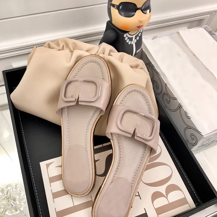 The new v-button flats for summer 2020 are non-slip slippers with sandals and sandals
The new v-button flats for summer 2020 are non-slip slippers with sandals and sandals