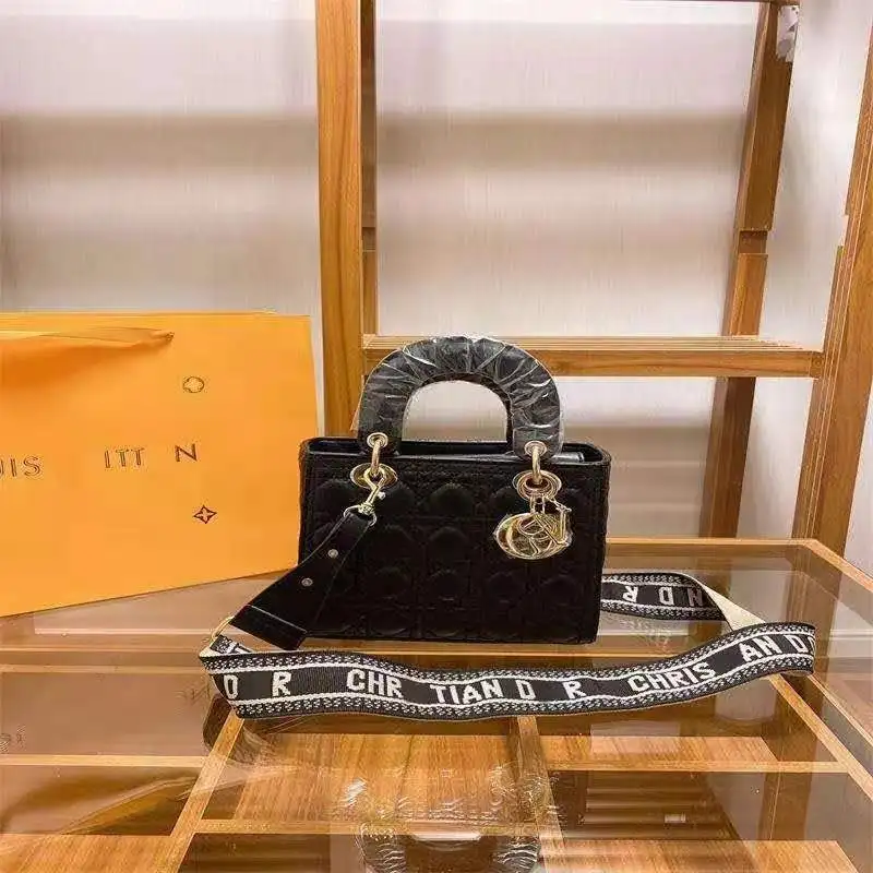 2021 hot selling good quality square famous brand designer brand women mini purse, Black and white
2021 hot selling good quality square famous brand designer brand women mini purse, Black and white