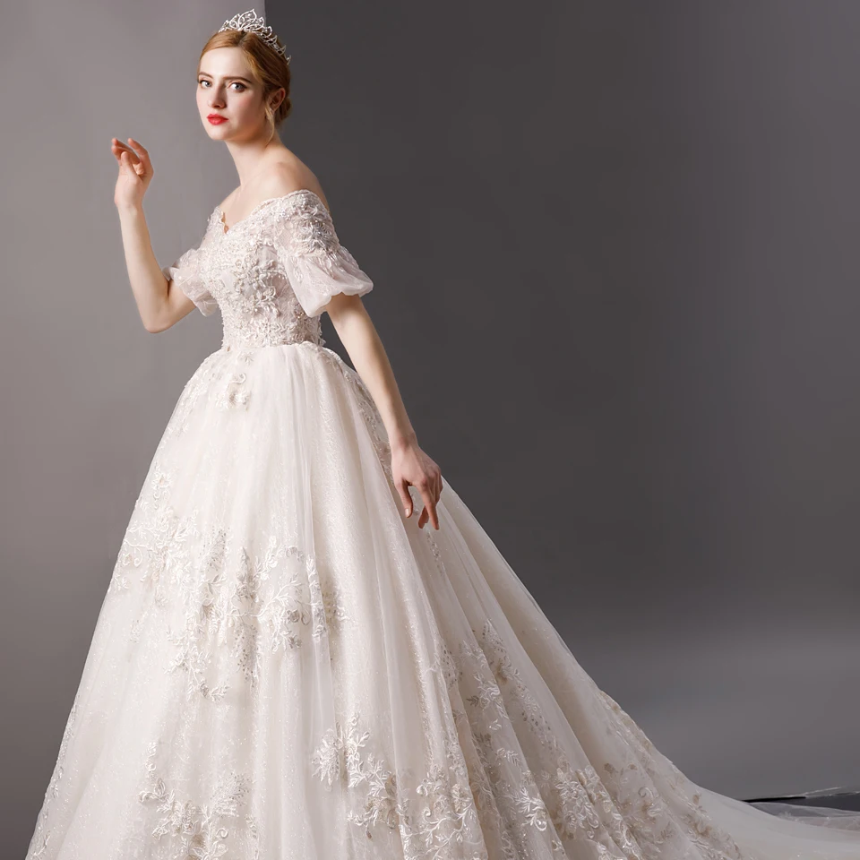 SL7013 princess luxury wedding dresses short sleeve flowers bohemian bridal ball gown off shoulder lace appliques bride dresses
SL7013 princess luxury wedding dresses short sleeve flowers bohemian bridal ball gown off shoulder lace appliques bride dresses