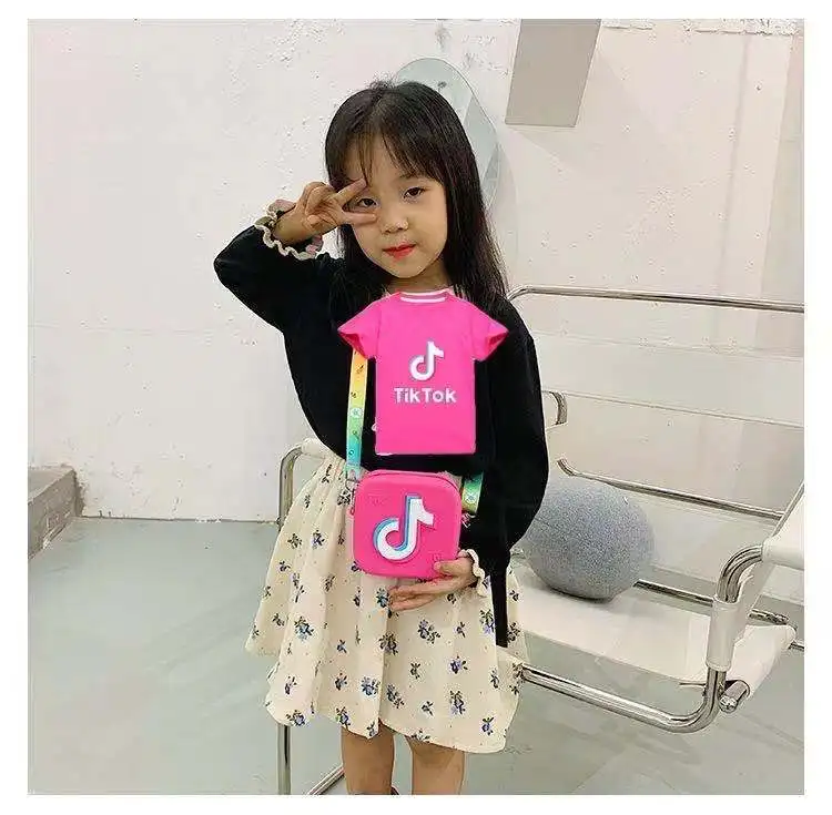 2021 purse and bags fashion kids Cartoon Tik Tok Pattern Square Coin Kids Purse hand Bags, White,black,purple,red,pink
2021 purse and bags fashion kids Cartoon Tik Tok Pattern Square Coin Kids Purse hand Bags, White,black,purple,red,pink