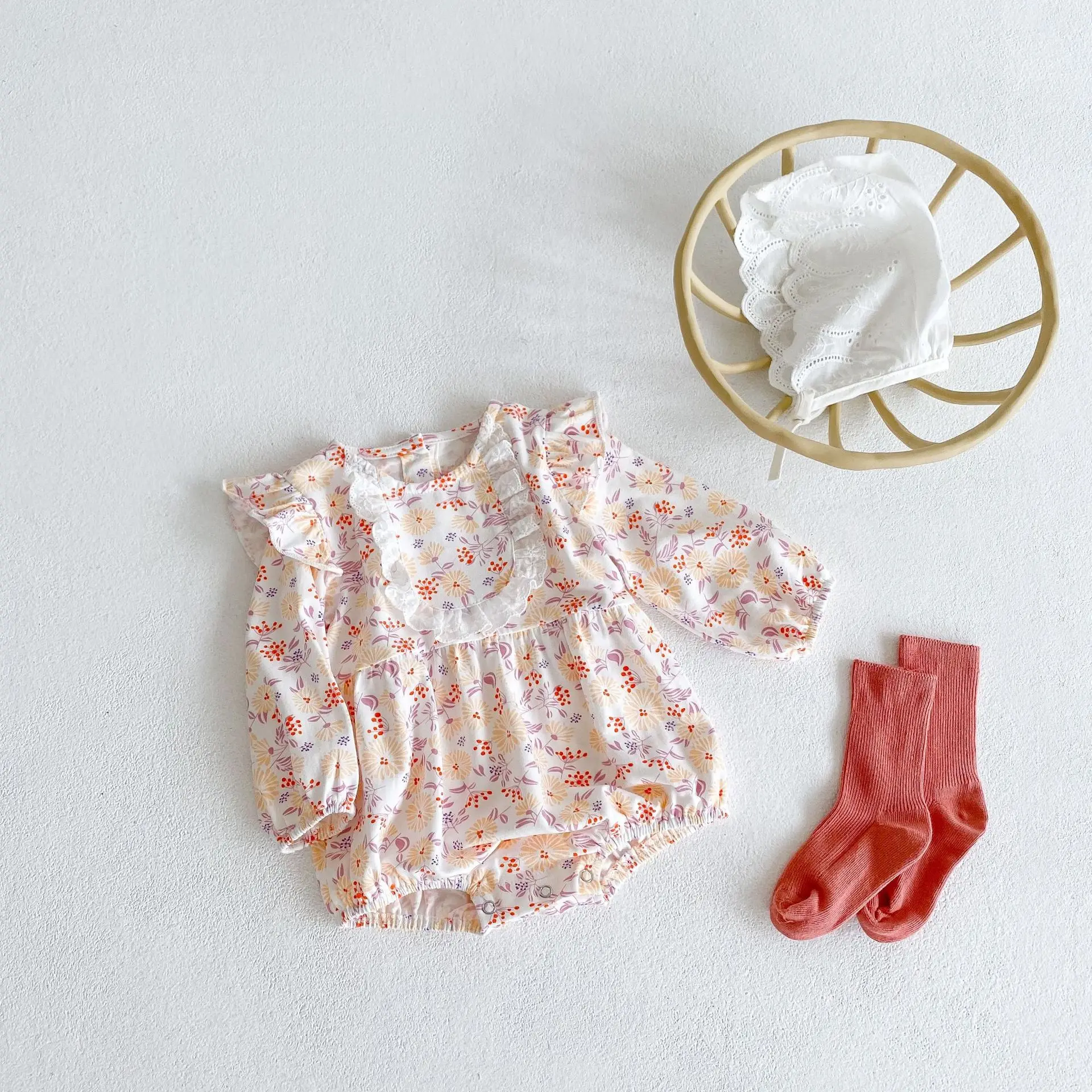 2021 autumn 3-6 months baby girl rompers boutique clothing children Floral lace long sleeve romper
2021 autumn 3-6 months baby girl rompers boutique clothing children Floral lace long sleeve romper