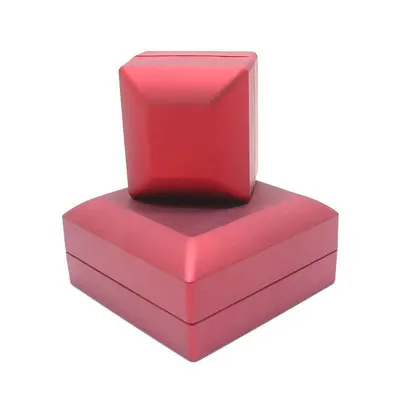 Wholesale High end jewelry box pendant ring earrings jewelry gift case with LED light
Wholesale High end jewelry box pendant ring earrings jewelry gift case with LED light