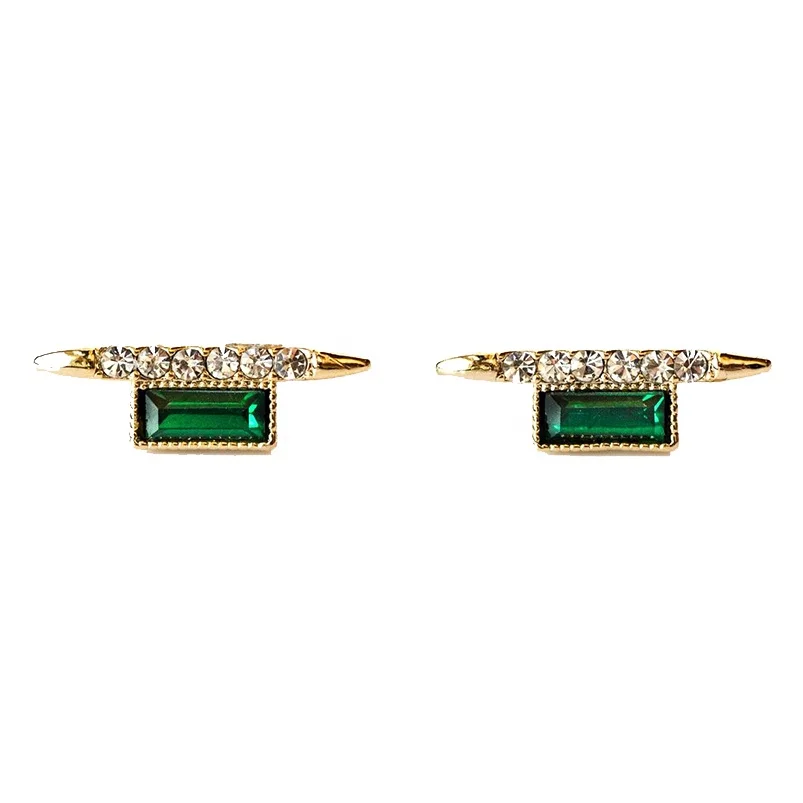 High quality 925 sterling silver 18-karat gold fashion emerald vendetta spike earrings
High quality 925 sterling silver 18-karat gold fashion emerald vendetta spike earrings