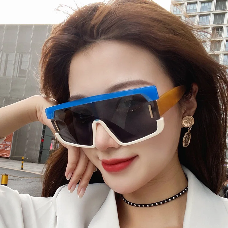 Fashion Sun Glasses For Ladies 2021 Fashion Trend One Piece Retro Midin Oversized Sunglasses Men Women sunglasses Lentes De Sol, Custom colors
Fashion Sun Glasses For Ladies 2021 Fashion Trend One Piece Retro Midin Oversized Sunglasses Men Women sunglasses Lentes De Sol, Custom colors