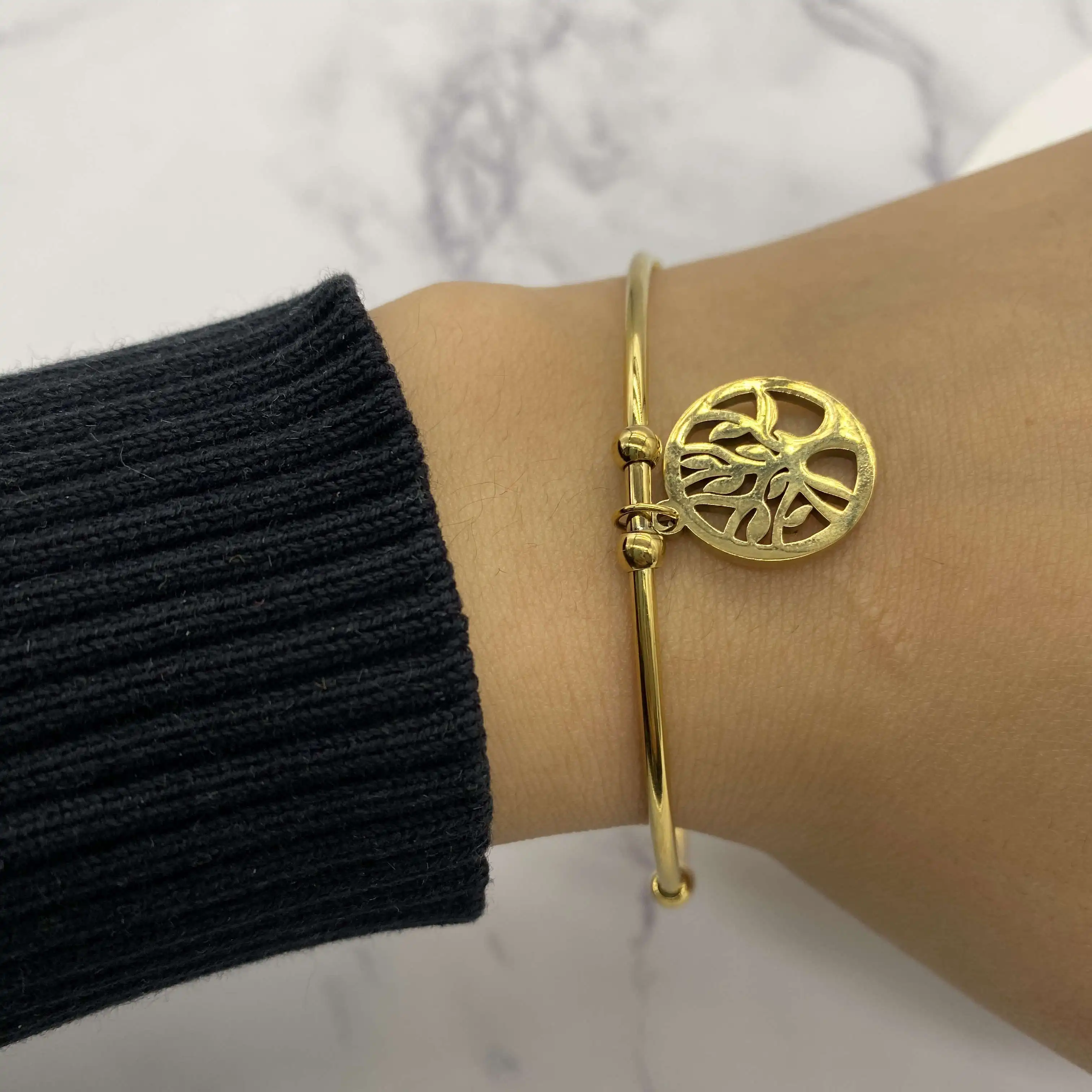 Grooved Real Gold Plated Tree Of Life Coin Pendant Cuff Bracelet Stainless Steel Hollow Out Tree Charm Bangle For Women
Grooved Real Gold Plated Tree Of Life Coin Pendant Cuff Bracelet Stainless Steel Hollow Out Tree Charm Bangle For Women