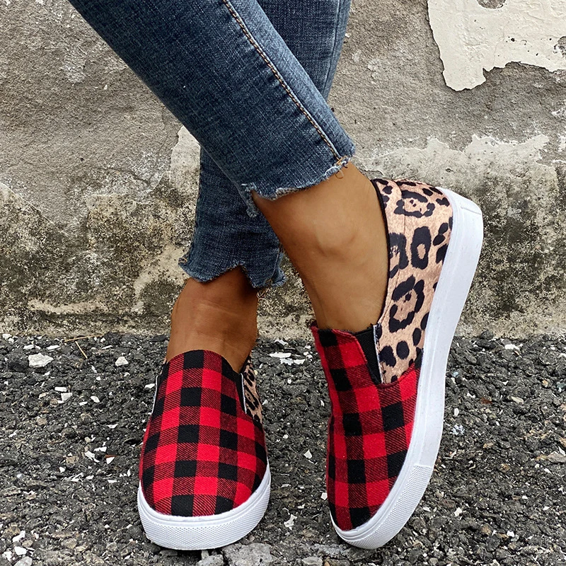 X18 Fashion Red Squares Pattern Leopard Printed Flat Canvas Shoes Trendy 2021, As picture or custom
X18 Fashion Red Squares Pattern Leopard Printed Flat Canvas Shoes Trendy 2021, As picture or custom