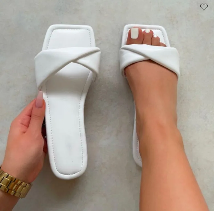 Summer Street Simple Fashion Sandals Solid Color Square Toe Open Toe Flat Korean Slippers For Women
Summer Street Simple Fashion Sandals Solid Color Square Toe Open Toe Flat Korean Slippers For Women