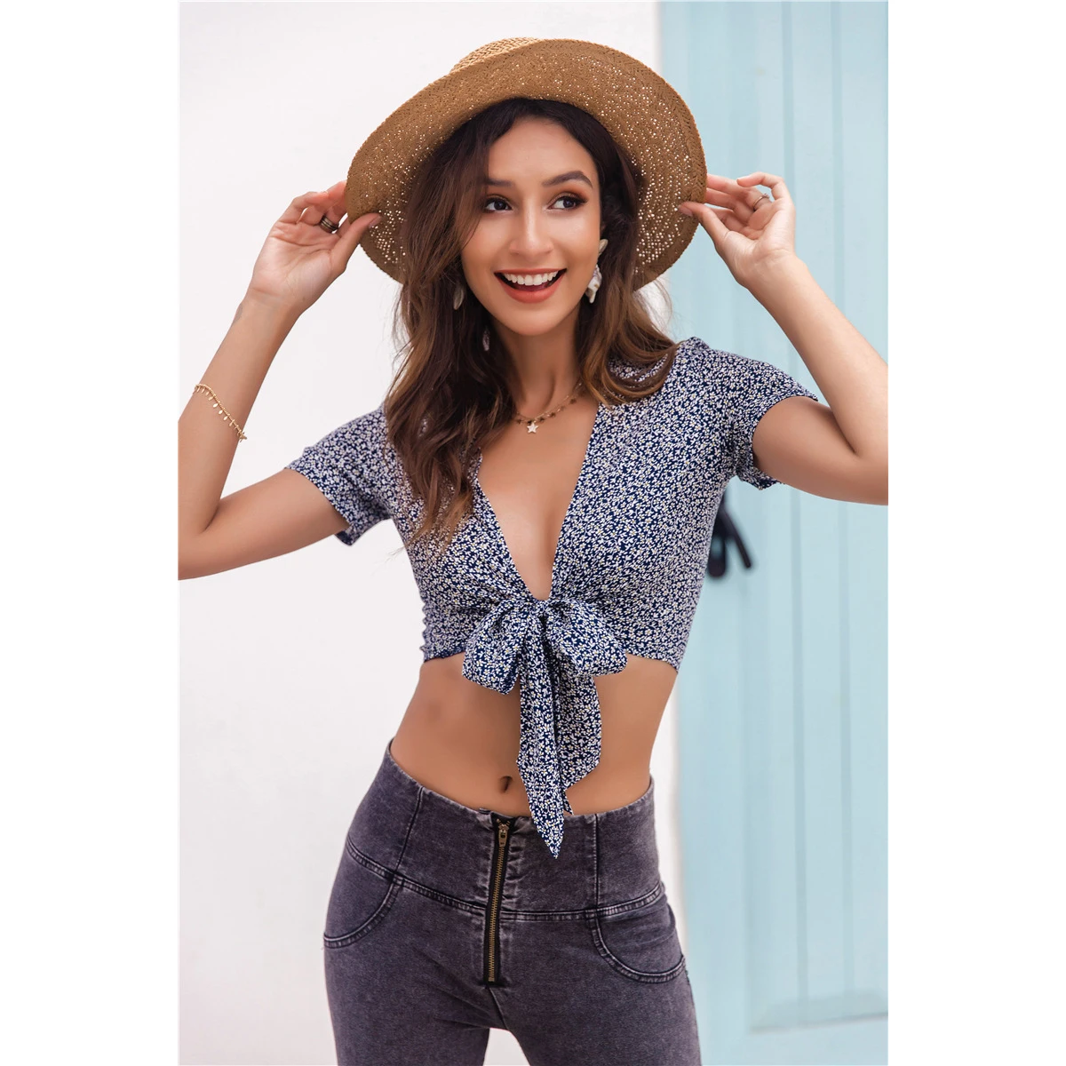 Ladies' Blouses Women Sexy V neck Front Tie Fashion Crop Tops Womans Casual Short Sleeve Floral Shirts Clothing Wholesale
Ladies' Blouses Women Sexy V neck Front Tie Fashion Crop Tops Womans Casual Short Sleeve Floral Shirts Clothing Wholesale