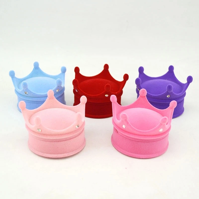 Crown lash box wholesale eyelash case custom eyelashes box vendor crown shape lash packaging
Crown lash box wholesale eyelash case custom eyelashes box vendor crown shape lash packaging