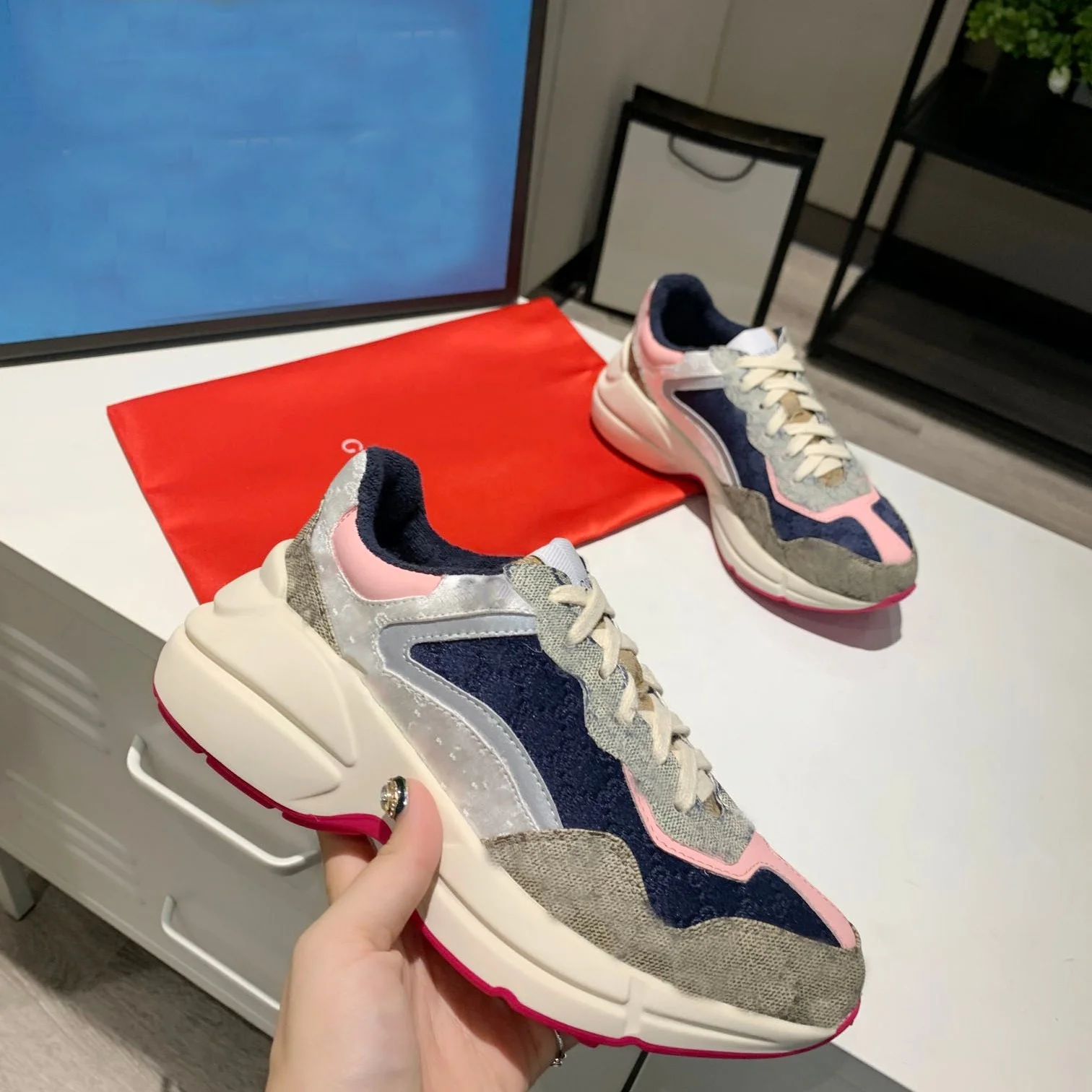 New arrival brand sneakers fashion stylish sports guoci shoes for women, Customerized
New arrival brand sneakers fashion stylish sports guoci shoes for women, Customerized