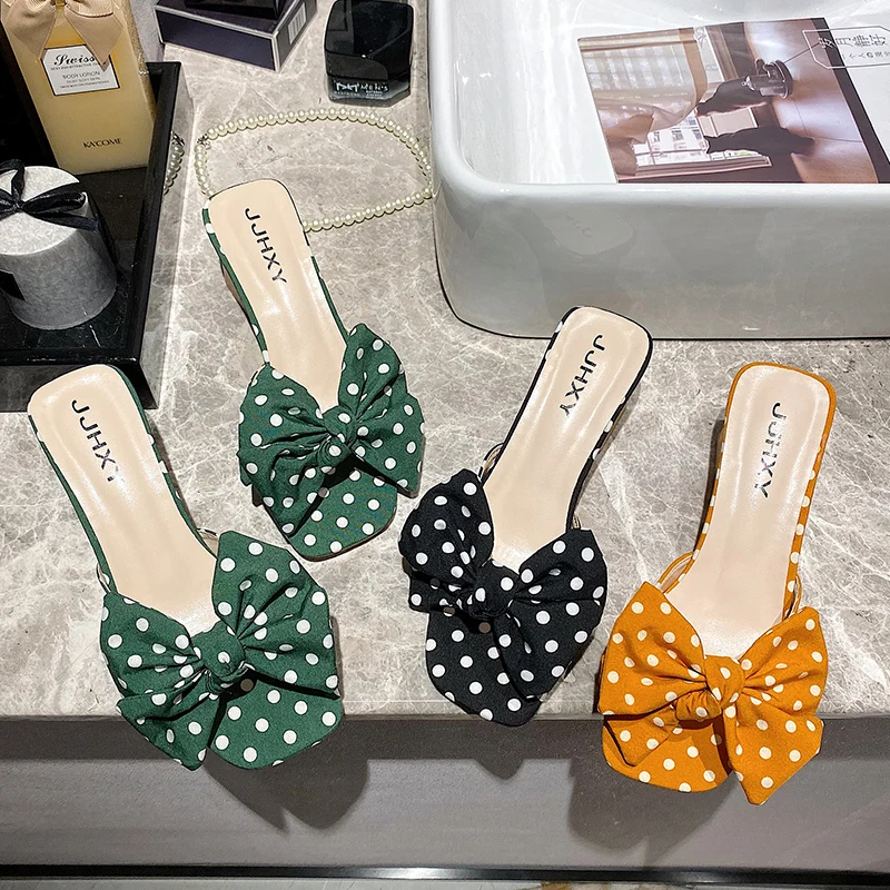 35-43 Large size women's open-toed slippers with bow and thick heel flat-shaped female summer sandals and slippers
35-43 Large size women's open-toed slippers with bow and thick heel flat-shaped female summer sandals and slippers