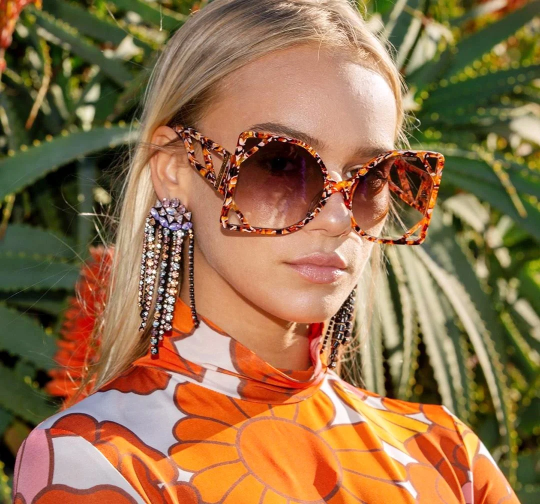 Fashionable Trend Brand Designer Sunglasses Women Punk Square Big Frame Acetate Sun Glasses Luxury Oversized 2021 Sunglasses
Fashionable Trend Brand Designer Sunglasses Women Punk Square Big Frame Acetate Sun Glasses Luxury Oversized 2021 Sunglasses