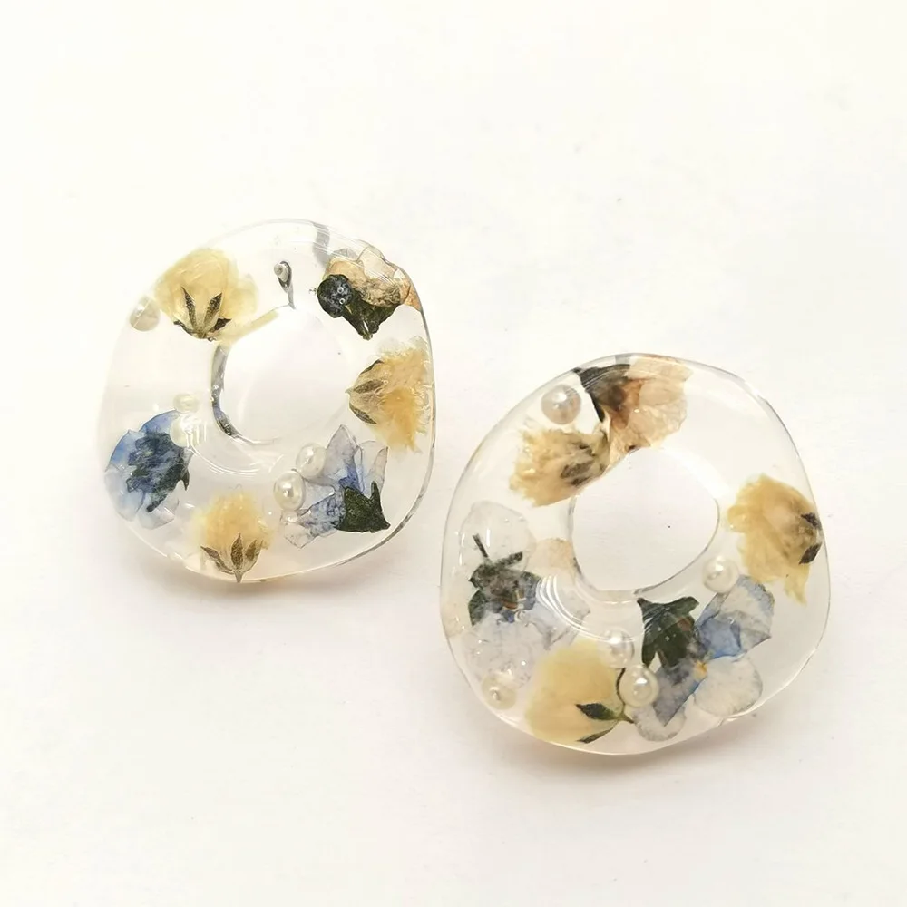 Earrings ins style female personality dry flower resin integrated Earrings hollowed out geometric Earrings
Earrings ins style female personality dry flower resin integrated Earrings hollowed out geometric Earrings