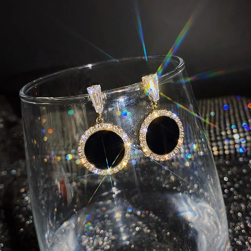 Fashion Round rhinestone earrings 2021 new wave Korean style rhinestone shinny women's fashion Simple gold stud zircon earrings, Many colors fyi
Fashion Round rhinestone earrings 2021 new wave Korean style rhinestone shinny women's fashion Simple gold stud zircon earrings, Many colors fyi