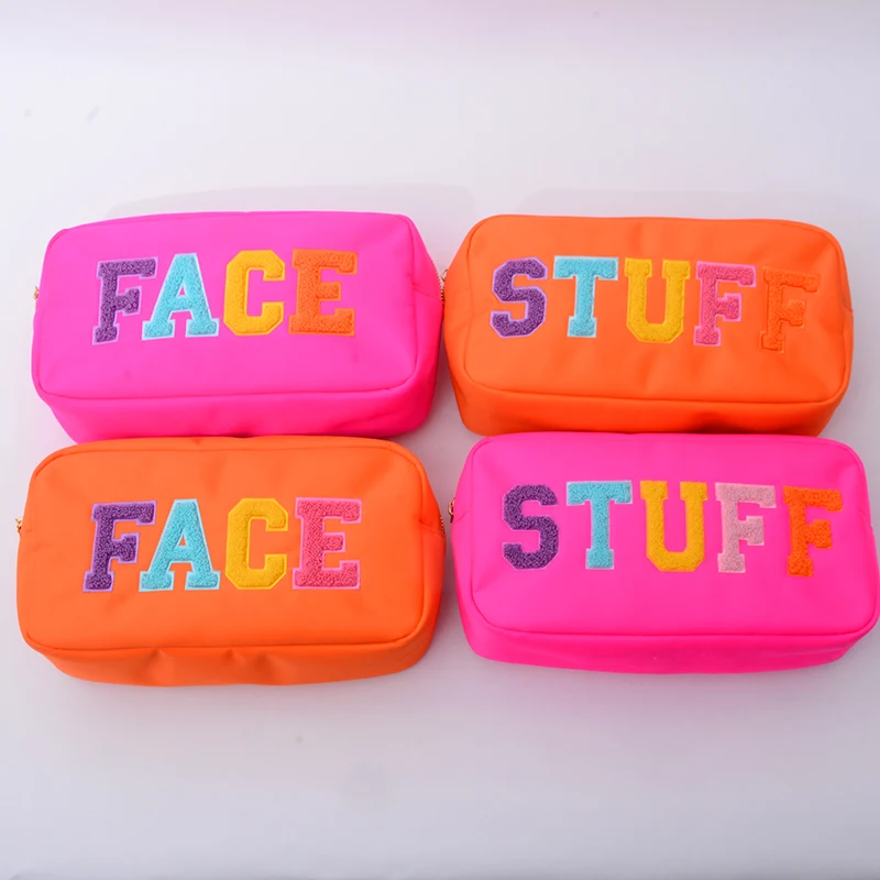 Low MOQ Stock Large Capacity Waterproof Nylon Travel Towel Embroidery Patches Logo Small Cosmetic Bags
Low MOQ Stock Large Capacity Waterproof Nylon Travel Towel Embroidery Patches Logo Small Cosmetic Bags