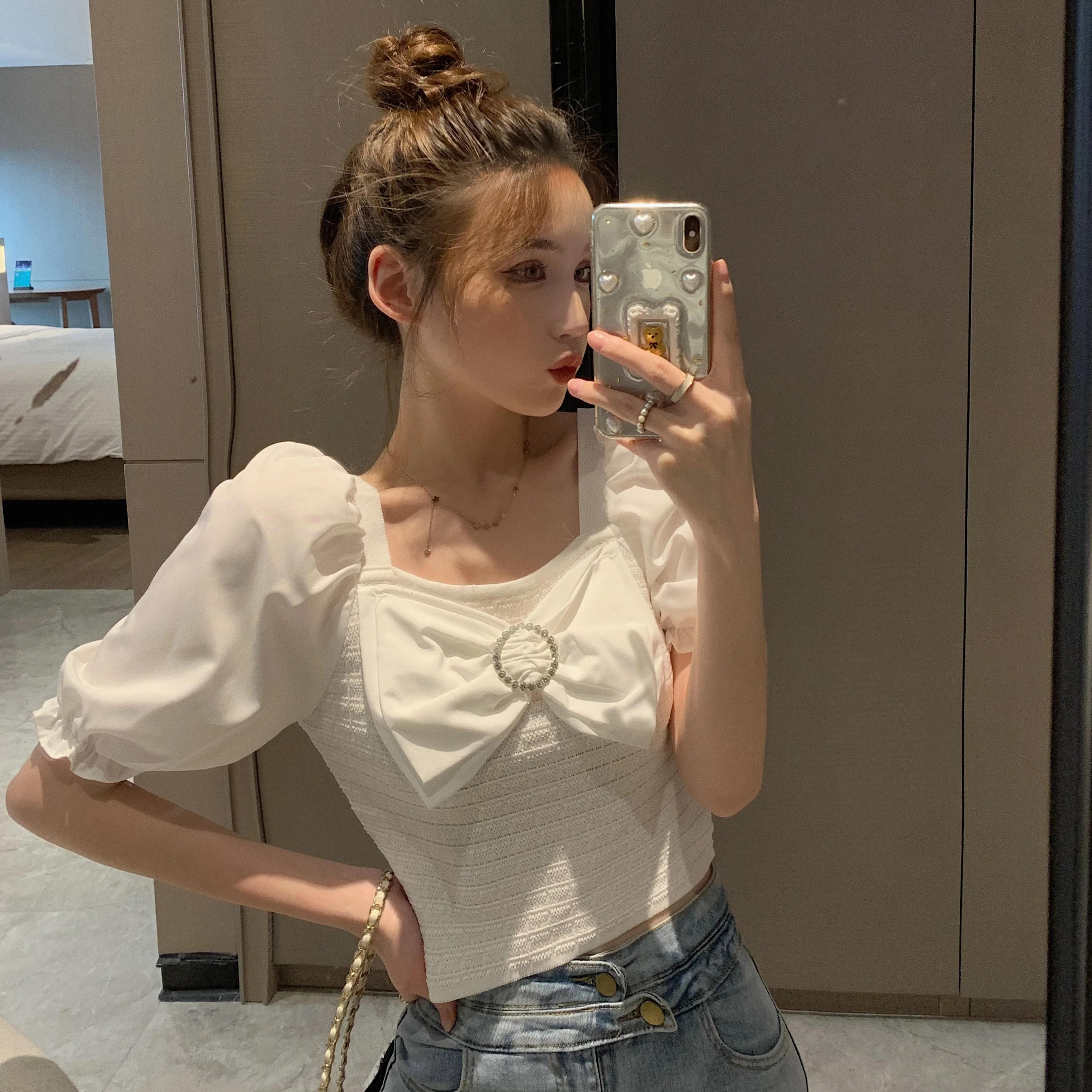 French retro white square collar shirt female summer short-sleeved thin bow short top female design sense niche
French retro white square collar shirt female summer short-sleeved thin bow short top female design sense niche